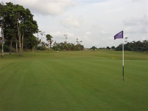  Ikoyi Golf Club: Kuin Oiva Golfkenttä Lagosin Sydämessä!