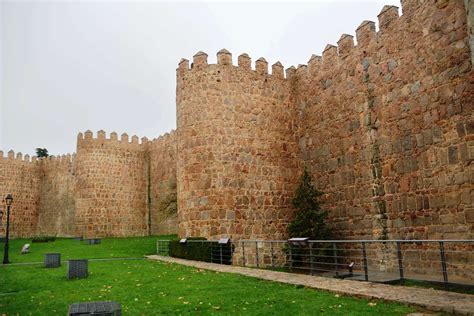 La Muralla de Ávila: Kaikkien aikojen ikoninen puolustusrakennelma ja näköalapaikka!